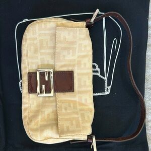 Vintage fendi baguette bag